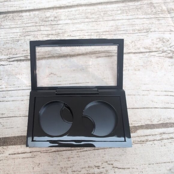 MAC Pro Colour X 2 Compact Brand New - No Eye Shadow Included - Picture 4 of 4